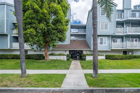 Photo of 955 E 3rd ST #202, Long Beach, CA 90802 (MLS # PV26092774)