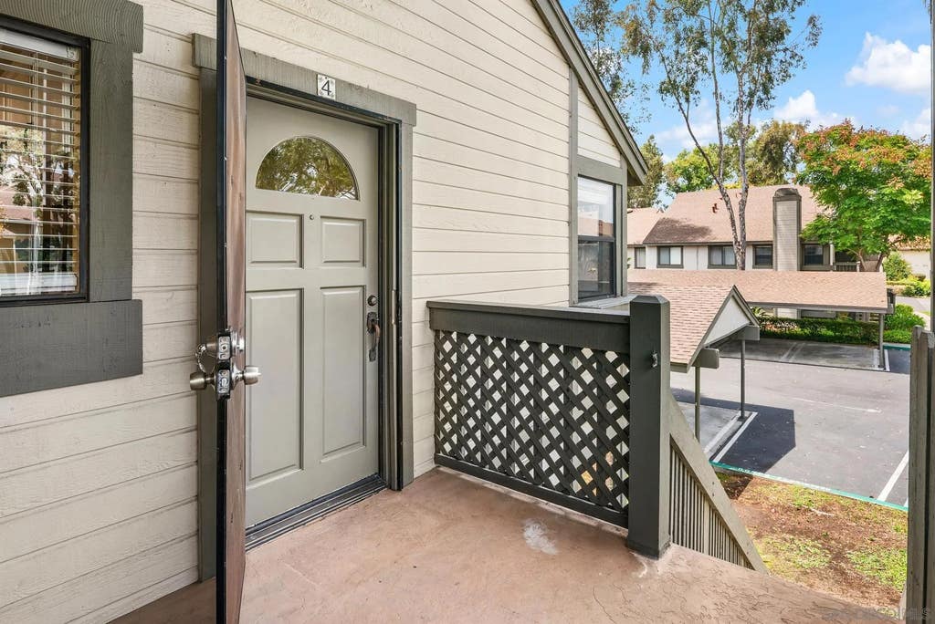 Photo of 1953 Wellington Ln #4, Vista, CA 92081 (MLS # 260019968)