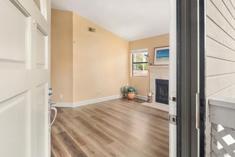 1953 Wellington Ln 4