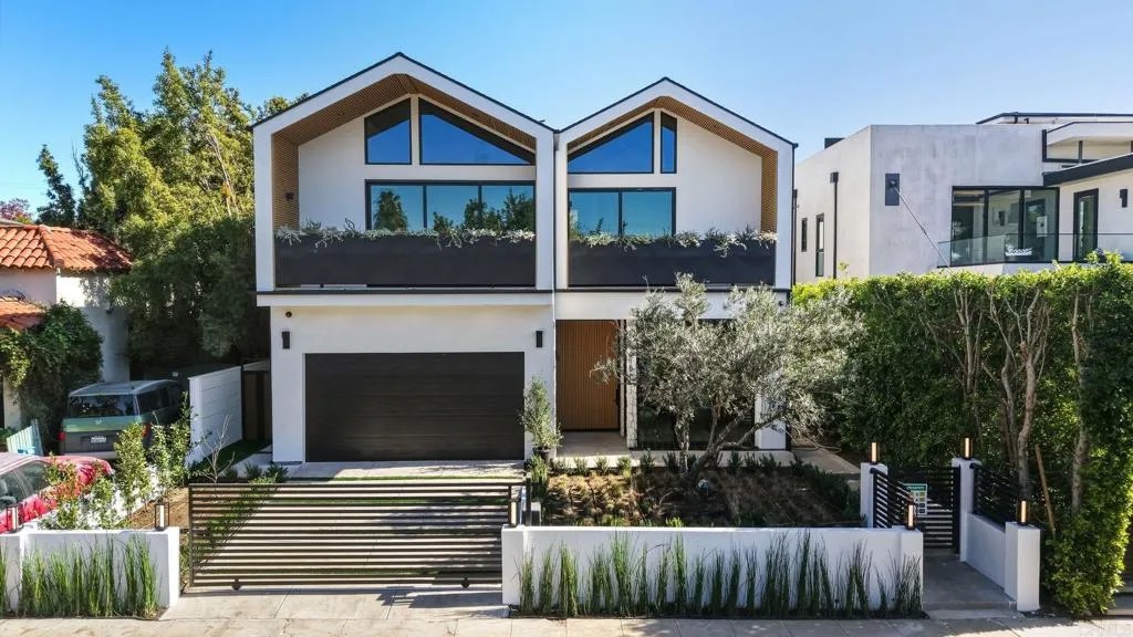 824 N Curson Avenue