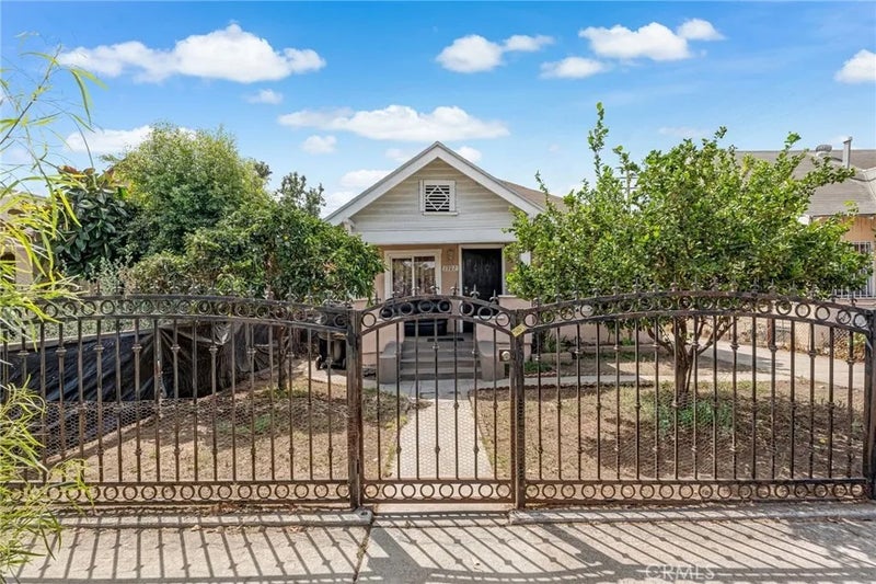 1302 E 48th Place