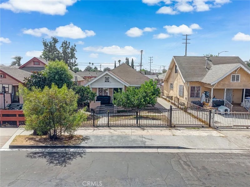 1302 E 48th Place