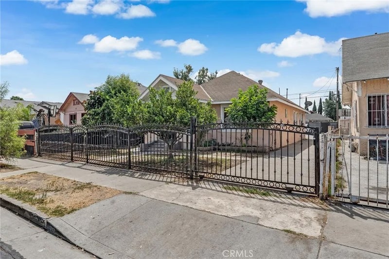 1302 E 48th Place