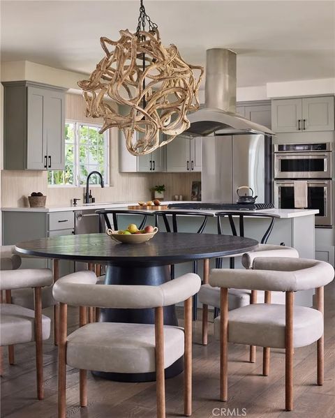 Photo of 17856 Cathedral Pl, Encino, CA 91316 (MLS # SR26038293)