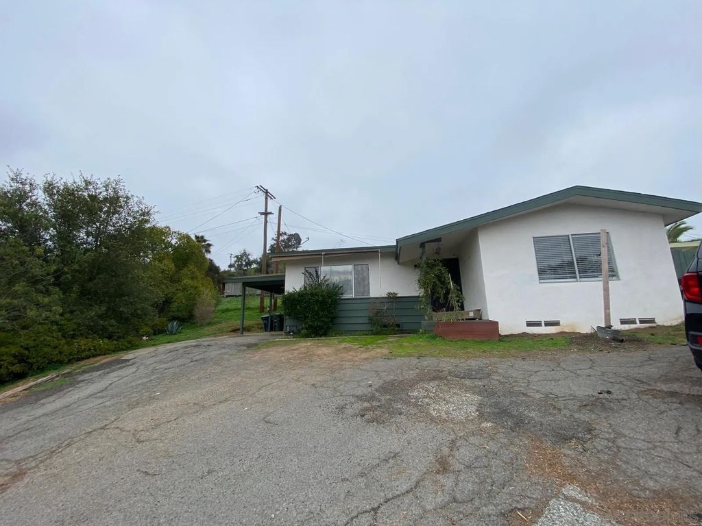 Photo of 939 E 7th Ave, Escondido, CA 92025 (MLS # 260005749)