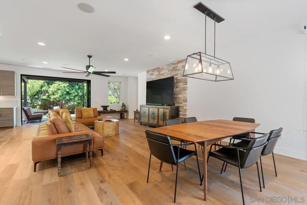 1180 Devonshire Dr