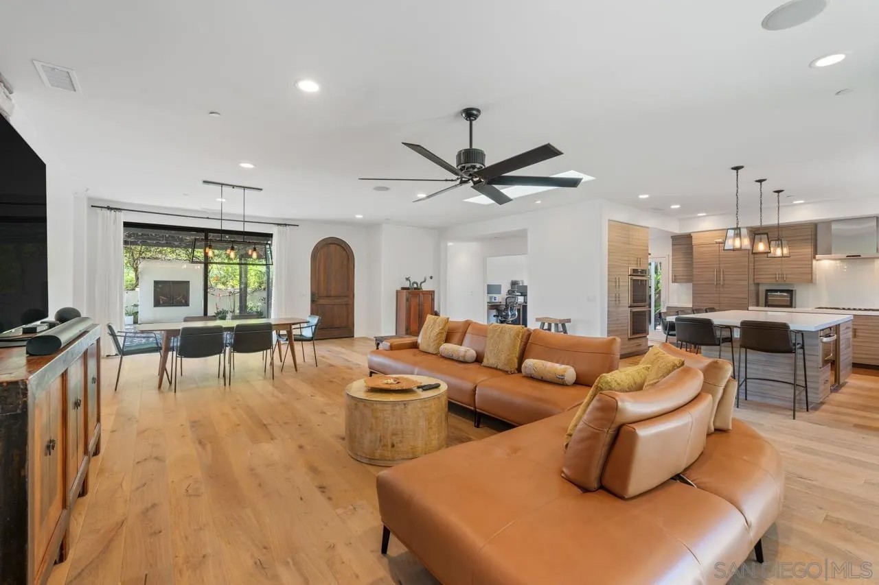 1180 Devonshire Dr