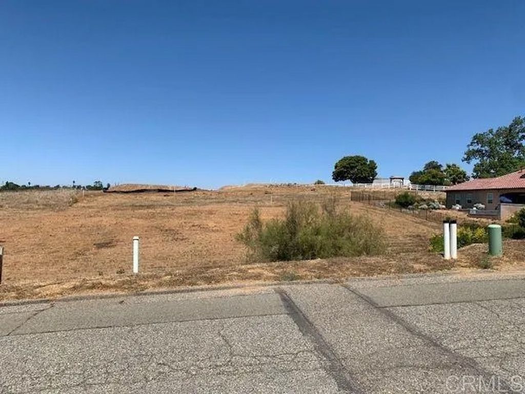 Photo of 5 Camino De Nog, Fallbrook, CA 92028 (MLS # NDP2508403)