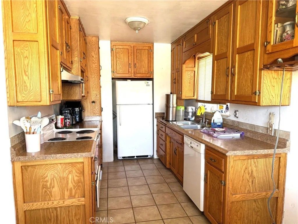 Photo of 1700 Sunrise Rd, Barstow, CA 92311 (MLS # CV26079176)