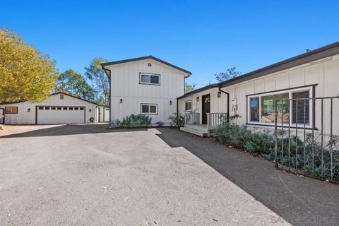 Photo of 1162 Pebble Springs Ln, Escondido, CA 92026 (MLS # 260025398)