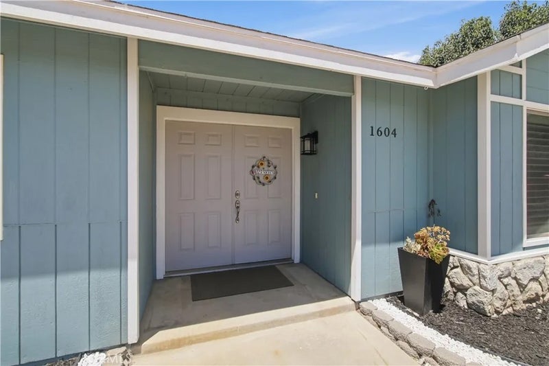 1604 Acacia Court