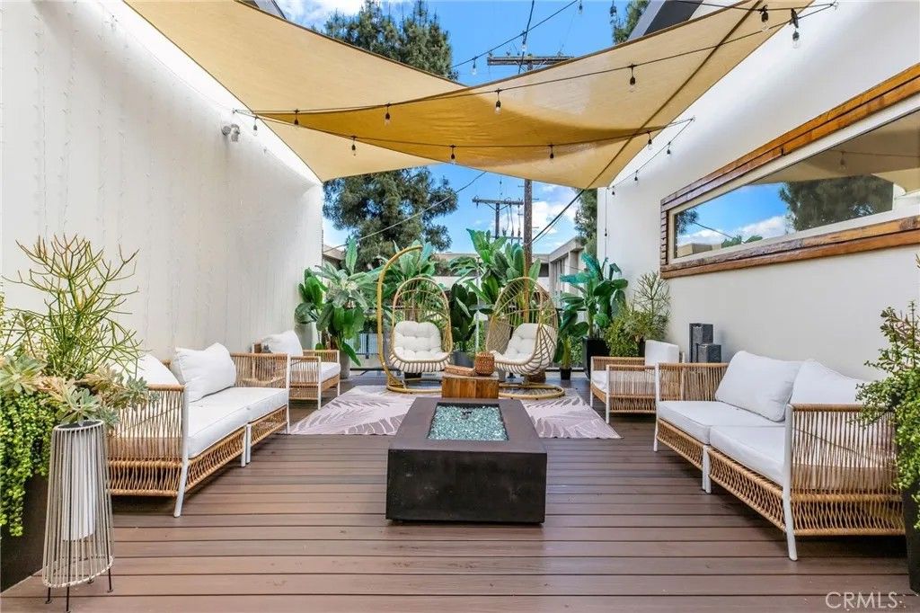 Photo of 11645 Woodbridge Street, Studio City, CA 91604 (MLS # SR26070255)