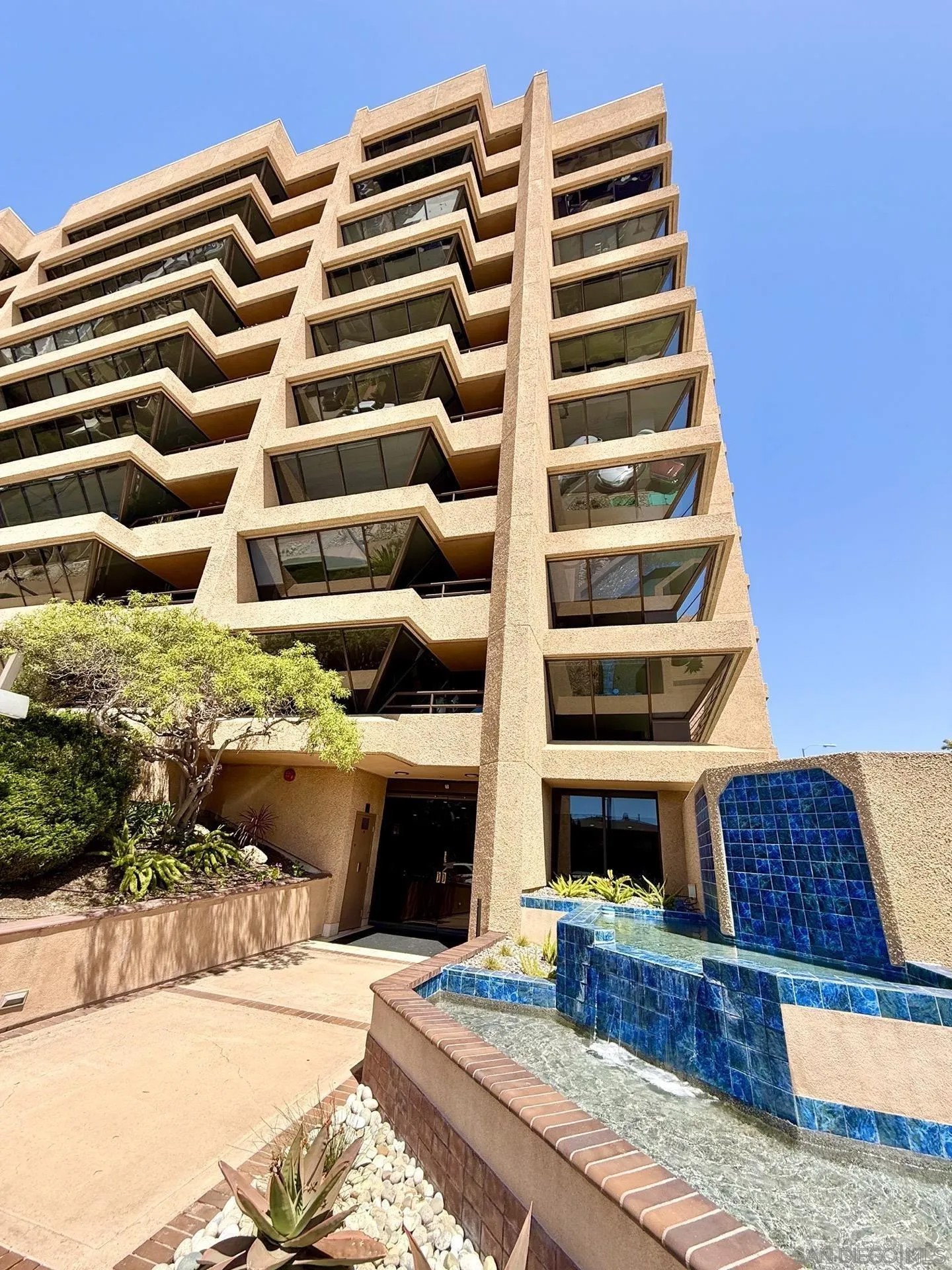 230 W Laurel St 204