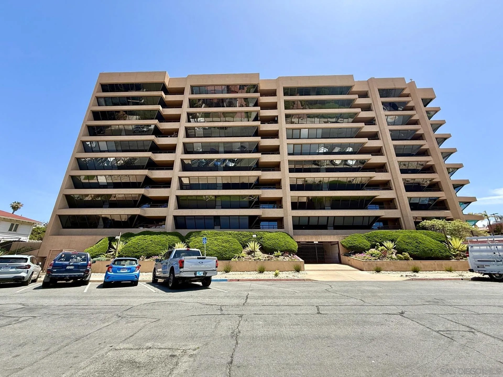 230 W Laurel St 204
