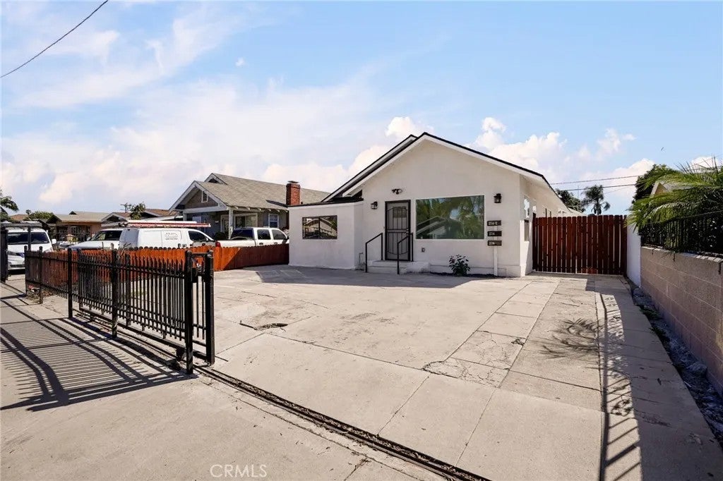 Photo of 2714 Walnut Street, Huntington Park, CA 90255 (MLS # CV26212464)