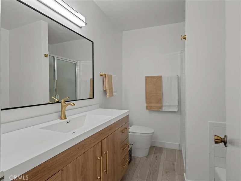 4700 Natick 204