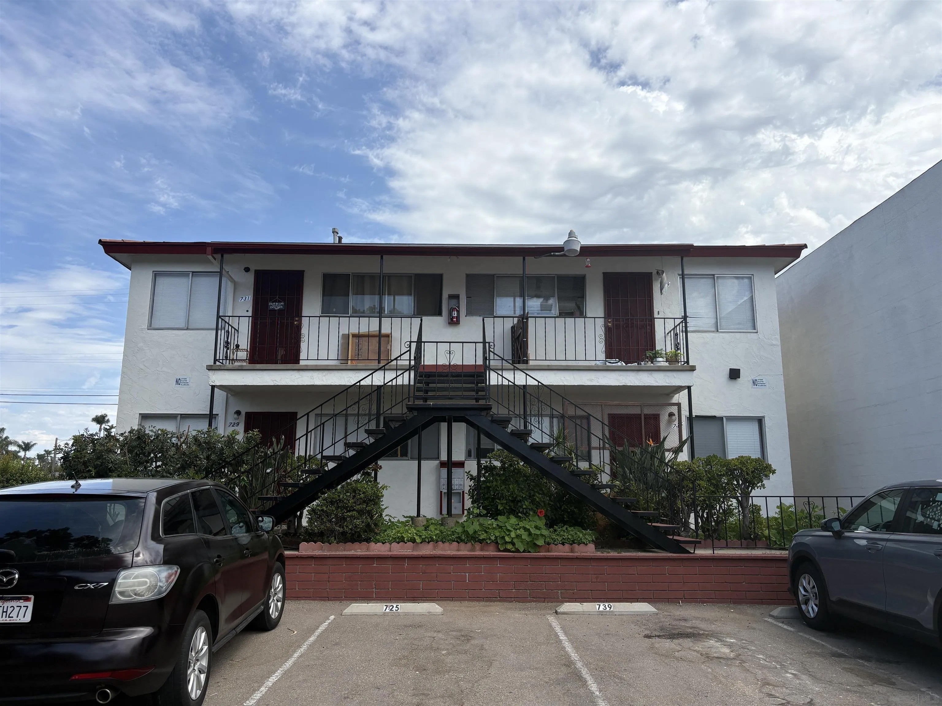 725-729 B Ave