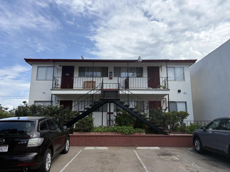 725-729 B Ave