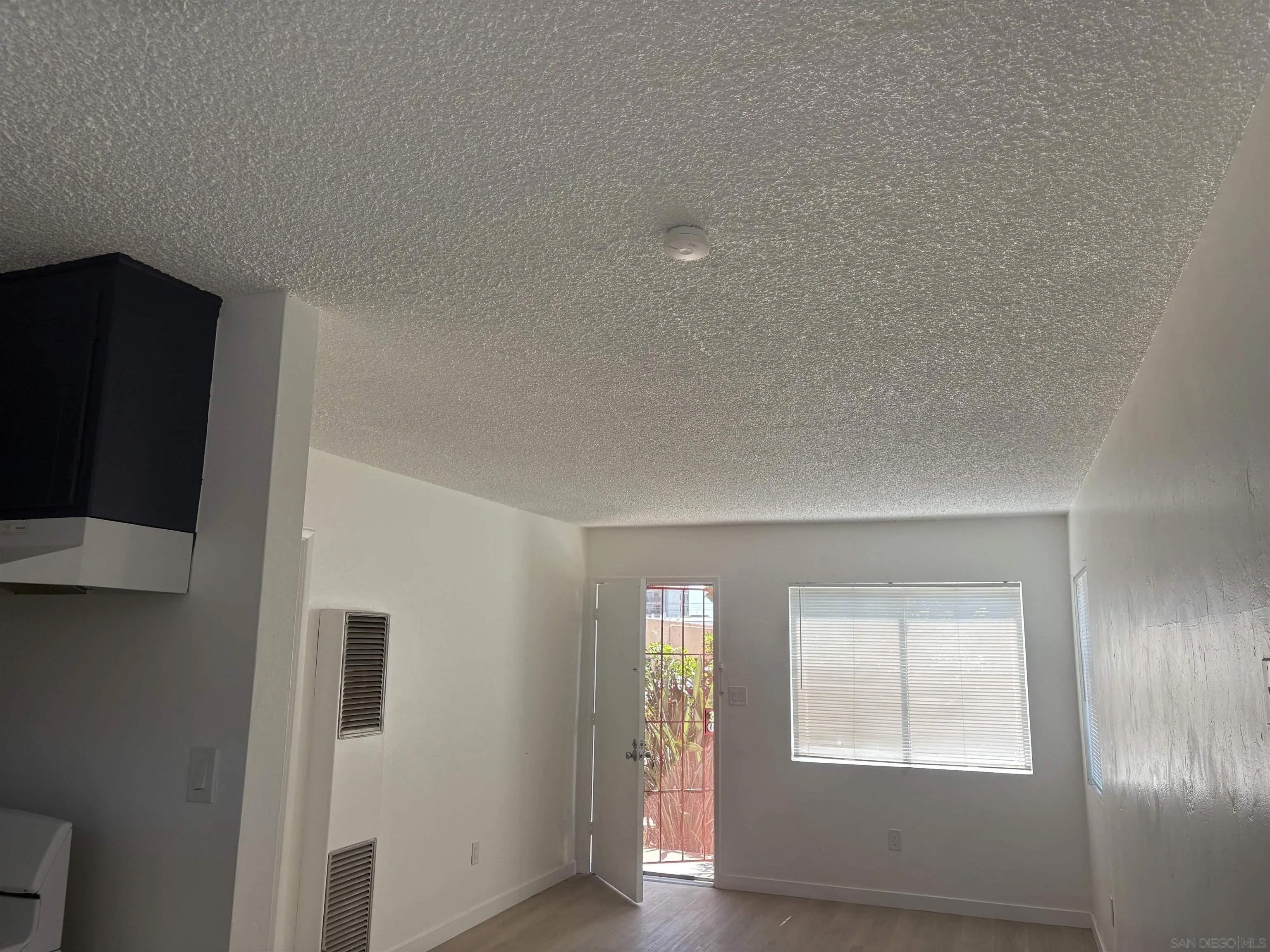 725-729 B Ave