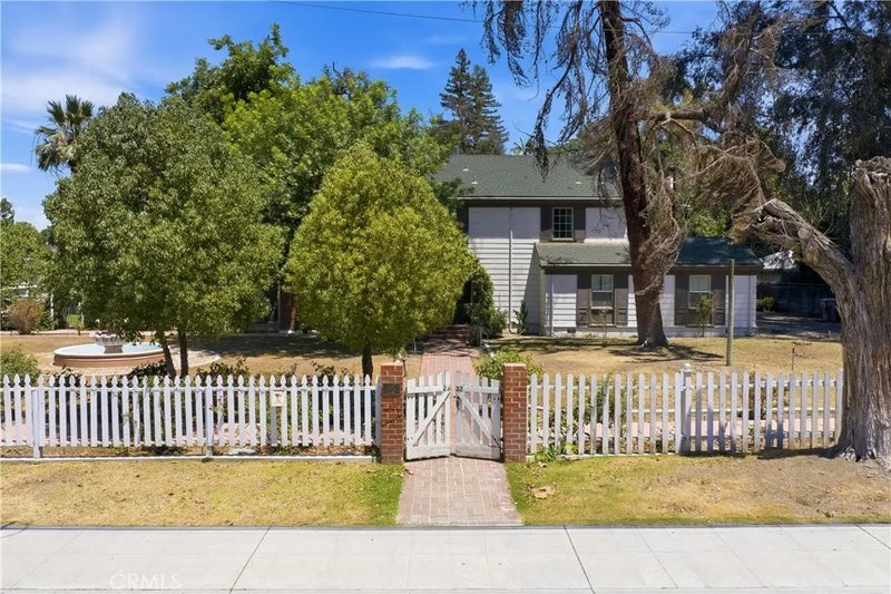 2132 Chester