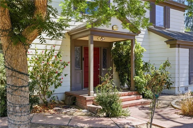 2132 Chester