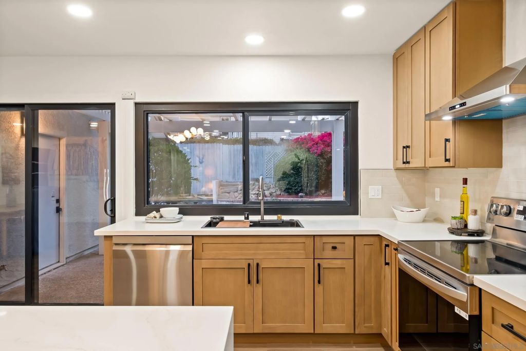 Photo of 4703 Helix Glen Dr, La Mesa, CA 91941 (MLS # 250039210)