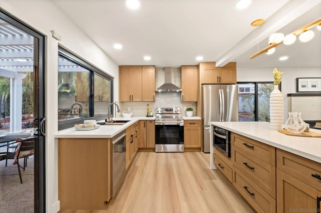 Photo of 4703 Helix Glen Dr, La Mesa, CA 91941 (MLS # 250039210)