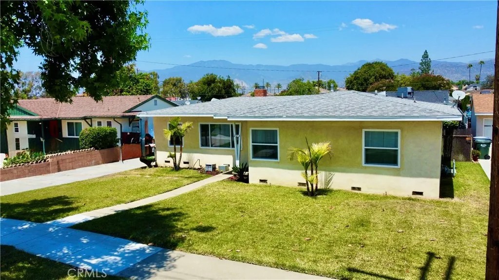 205 E Cypress
