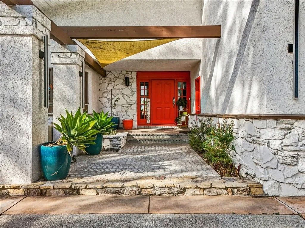 Photo of 2120 Fairview Ave, Riverside, CA 92506 (MLS # IV26059600)