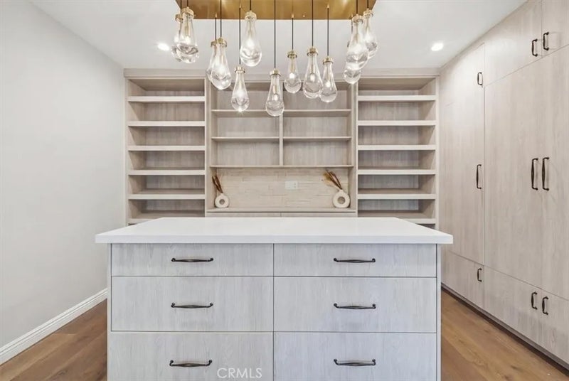 1004 N Everett