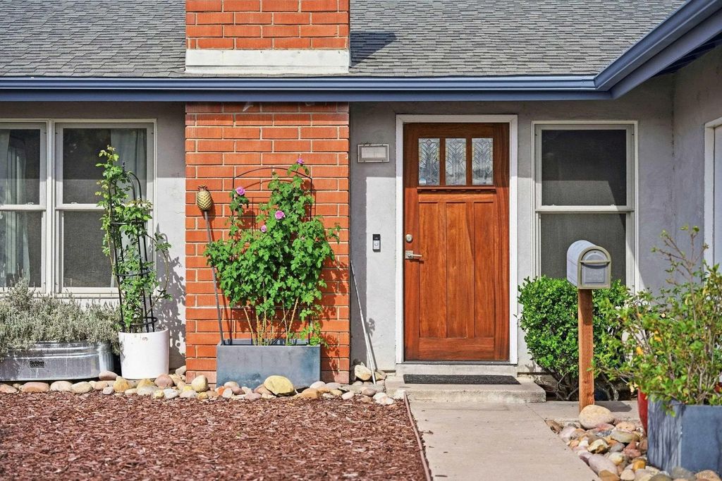 Photo of 11390 Acrux Dr, San Diego, CA 92126 (MLS # 260009046)