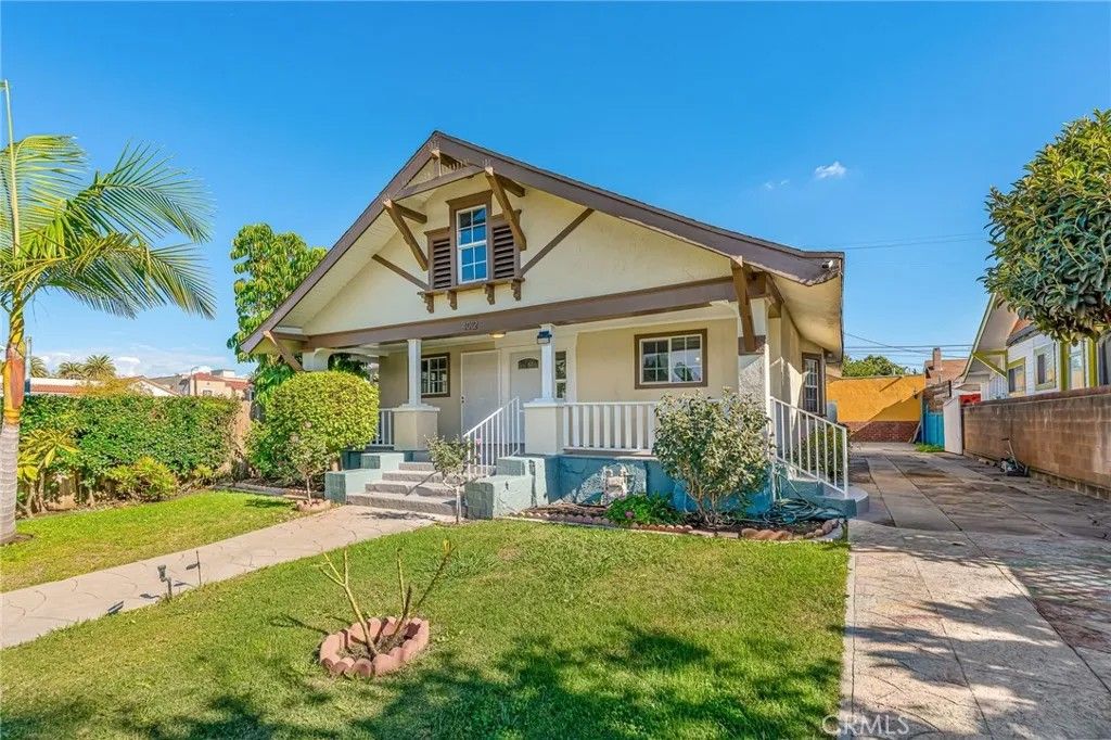 Photo of 4012 S Budlong Avenue, Los Angeles, CA 90037 (MLS # RS26032398)