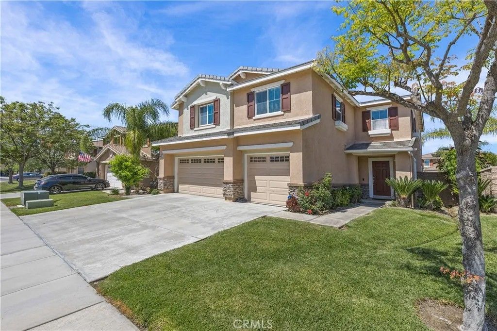 Photo of 45020 Sonia Dr, Lake Elsinore, CA 92532 (MLS # OC26079711)