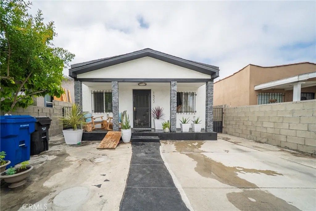 Photo of 1522 W 58th Pl, Los Angeles, CA 90047 (MLS # PW25242786)