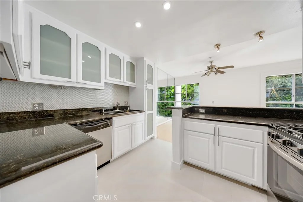 1401 S Bentley Avenue 203