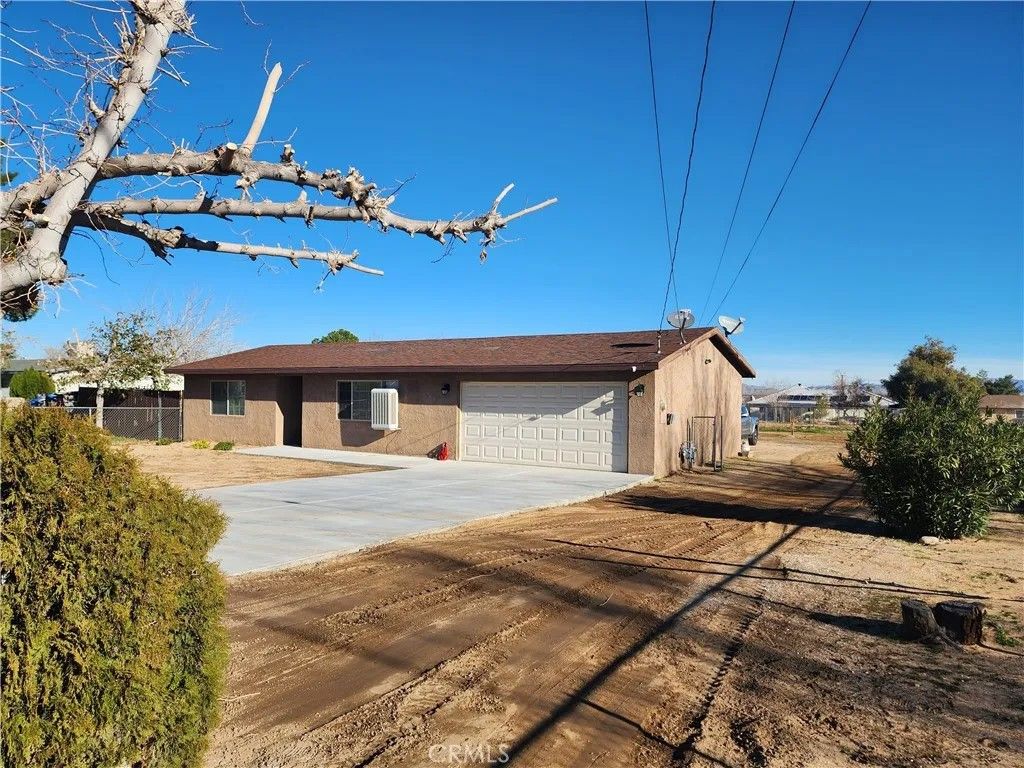 Photo of 18950 Live Ooak St, Hesperia, CA 92345 (MLS # HD26013308)