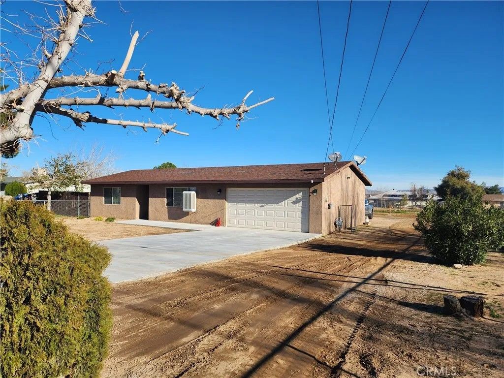 Photo of 18950 Live Ooak St, Hesperia, CA 92345 (MLS # HD26013308)