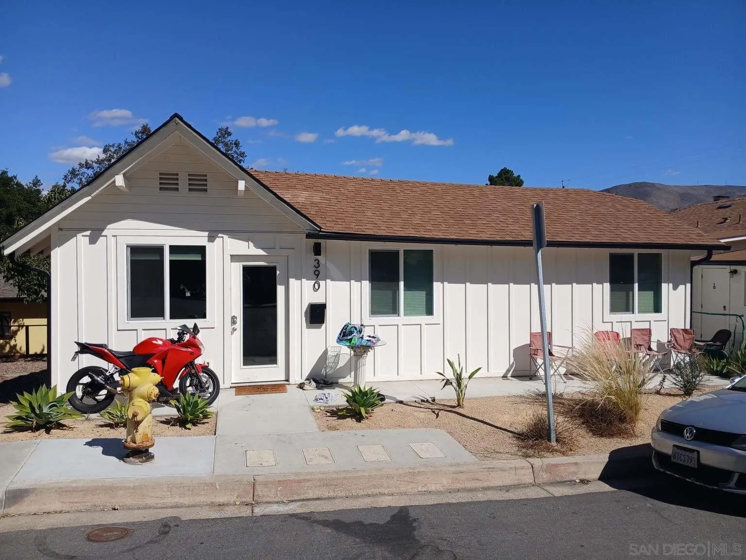 644 Mountain View St