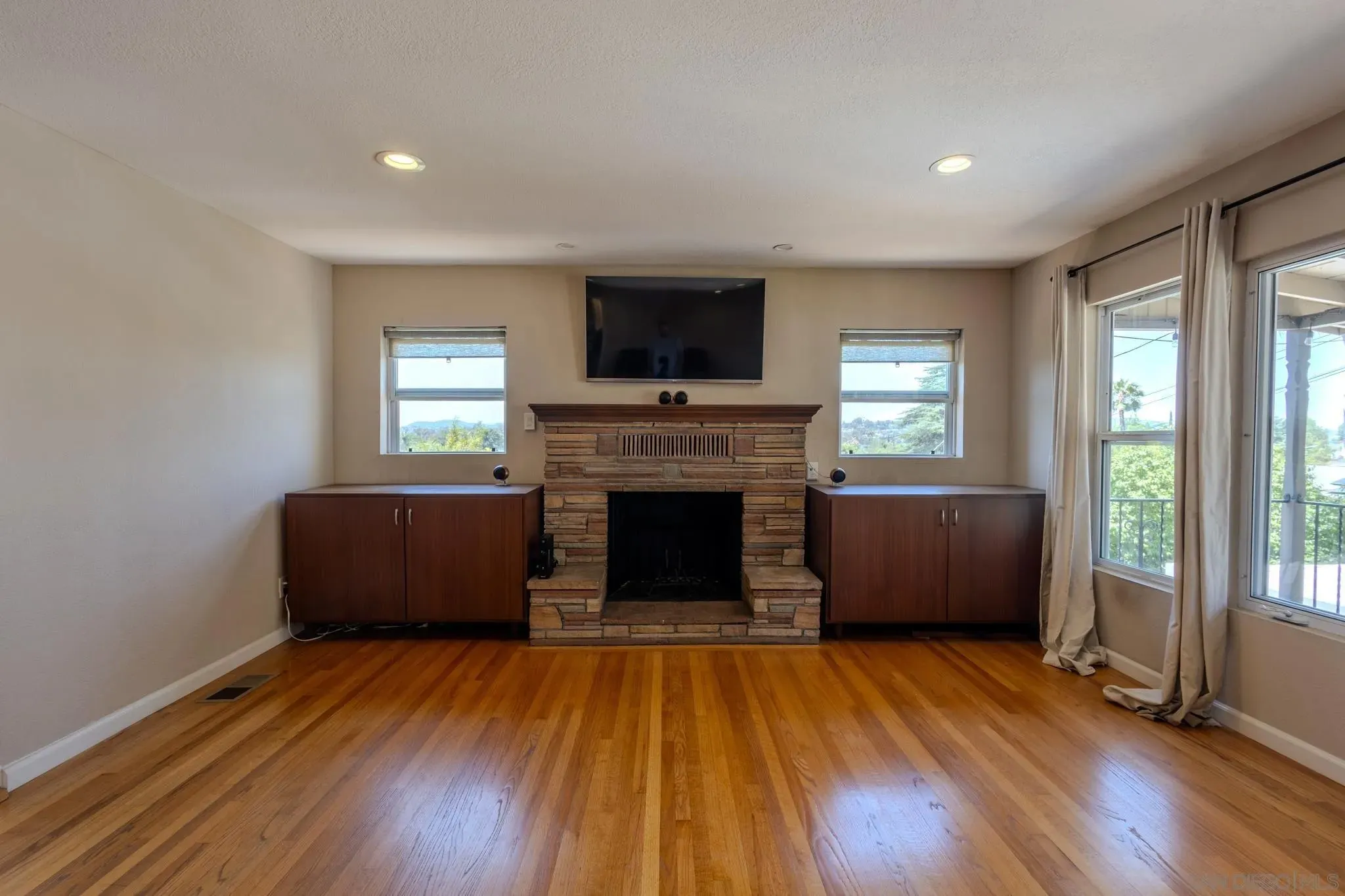 Escondido, California 92025, United States, 4 Bedrooms Bedrooms, ,2 BathroomsBathrooms,Residential,Active,165189