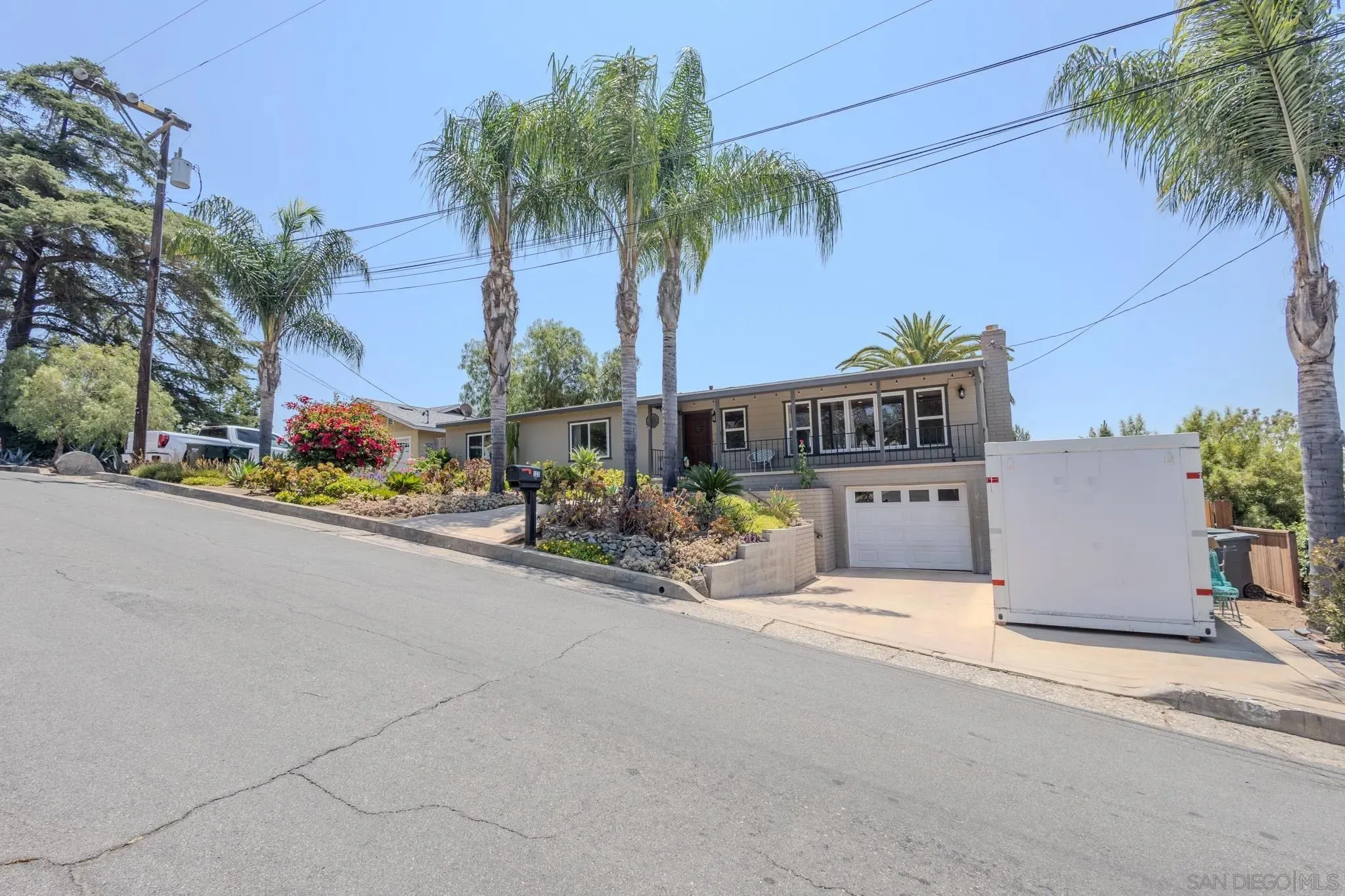 Escondido, California 92025, United States, 4 Bedrooms Bedrooms, ,2 BathroomsBathrooms,Residential,Active,165189