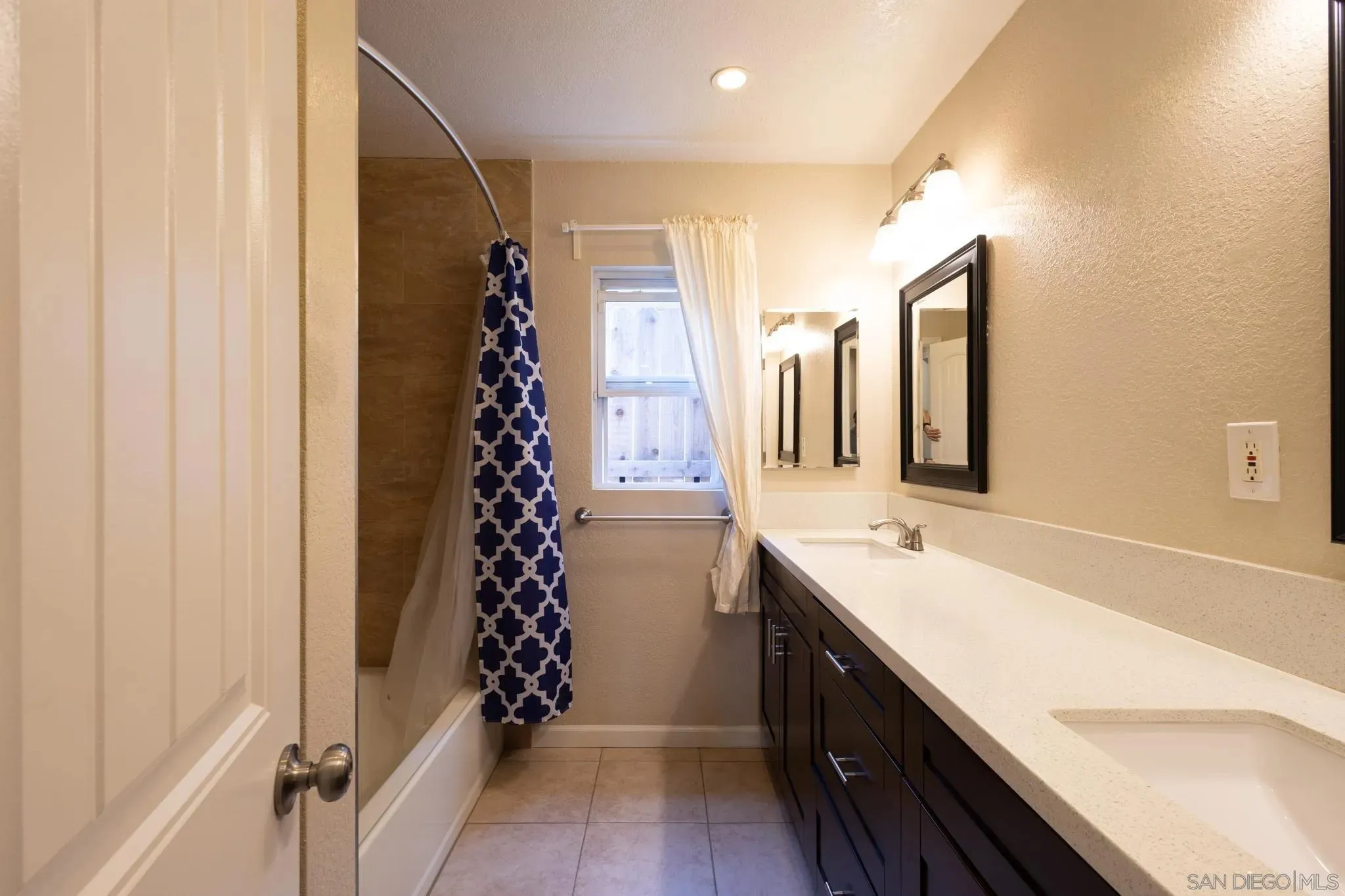 Escondido, California 92025, United States, 4 Bedrooms Bedrooms, ,2 BathroomsBathrooms,Residential,Active,165189