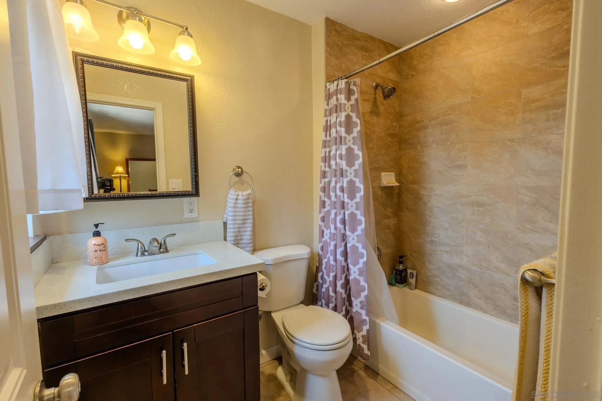 Escondido, California 92025, United States, 4 Bedrooms Bedrooms, ,2 BathroomsBathrooms,Residential,Active,165189