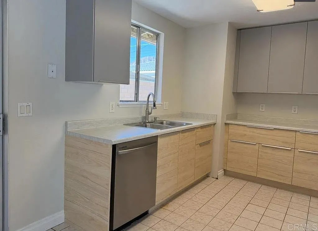 52121 Avenida Velasco