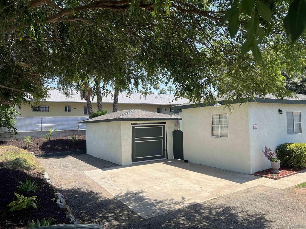 Photo of 981 S Lincoln Ave, El Cajon, CA 92020 (MLS # 260010263)