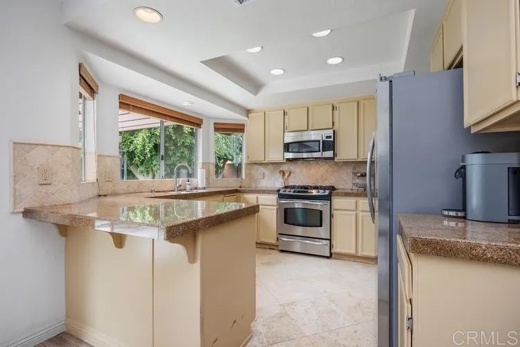 689 Wolf Point Ct