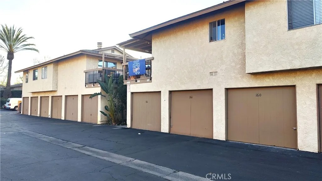1425 Forest Glen