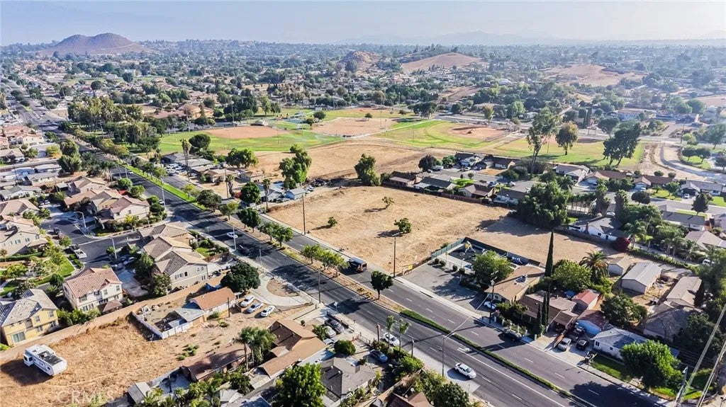 5127 La Sierra
