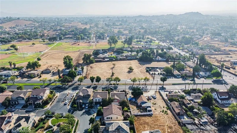5127 La Sierra