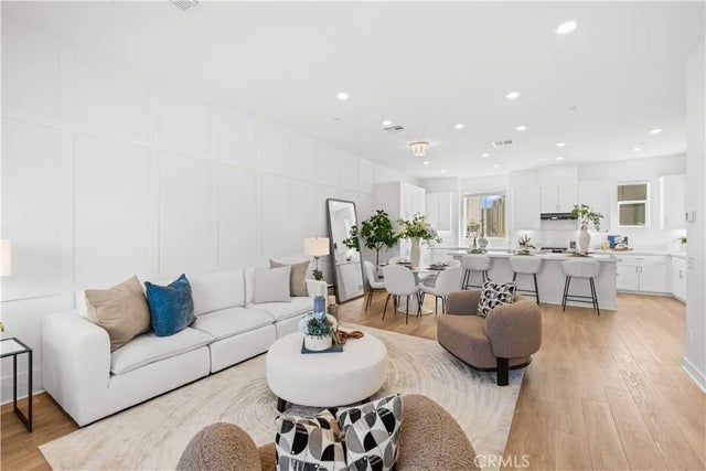 275 Sash, Irvine