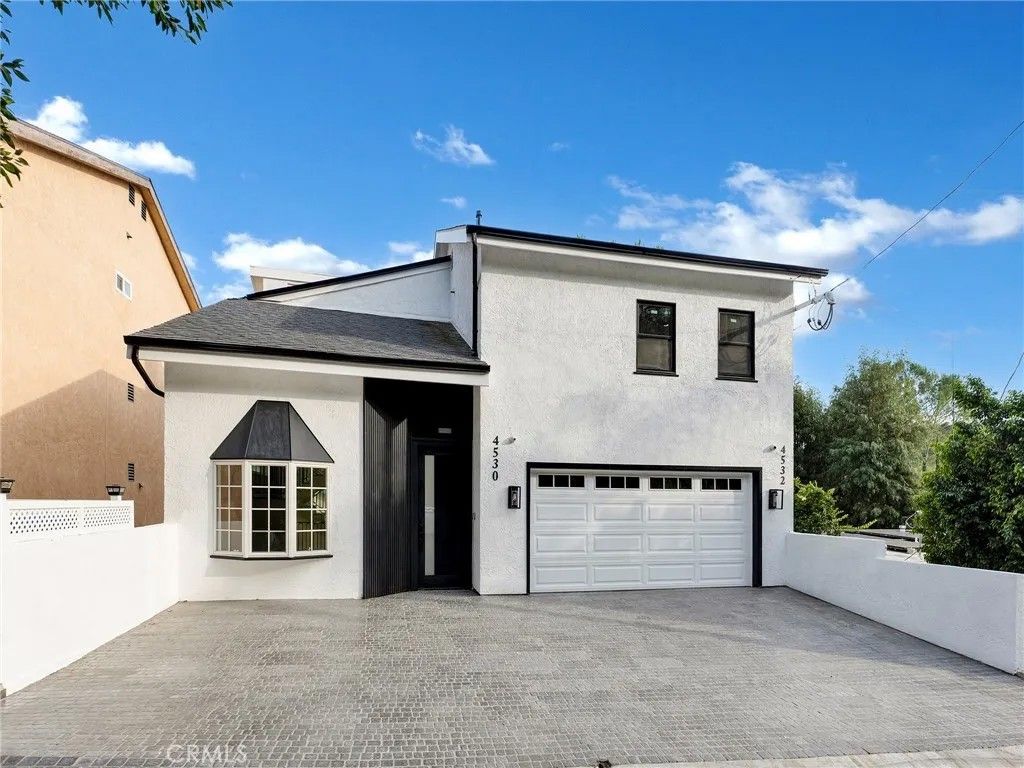 Photo of 4530 Ensenada, Woodland Hills, CA 91364 (MLS # SR25253879)